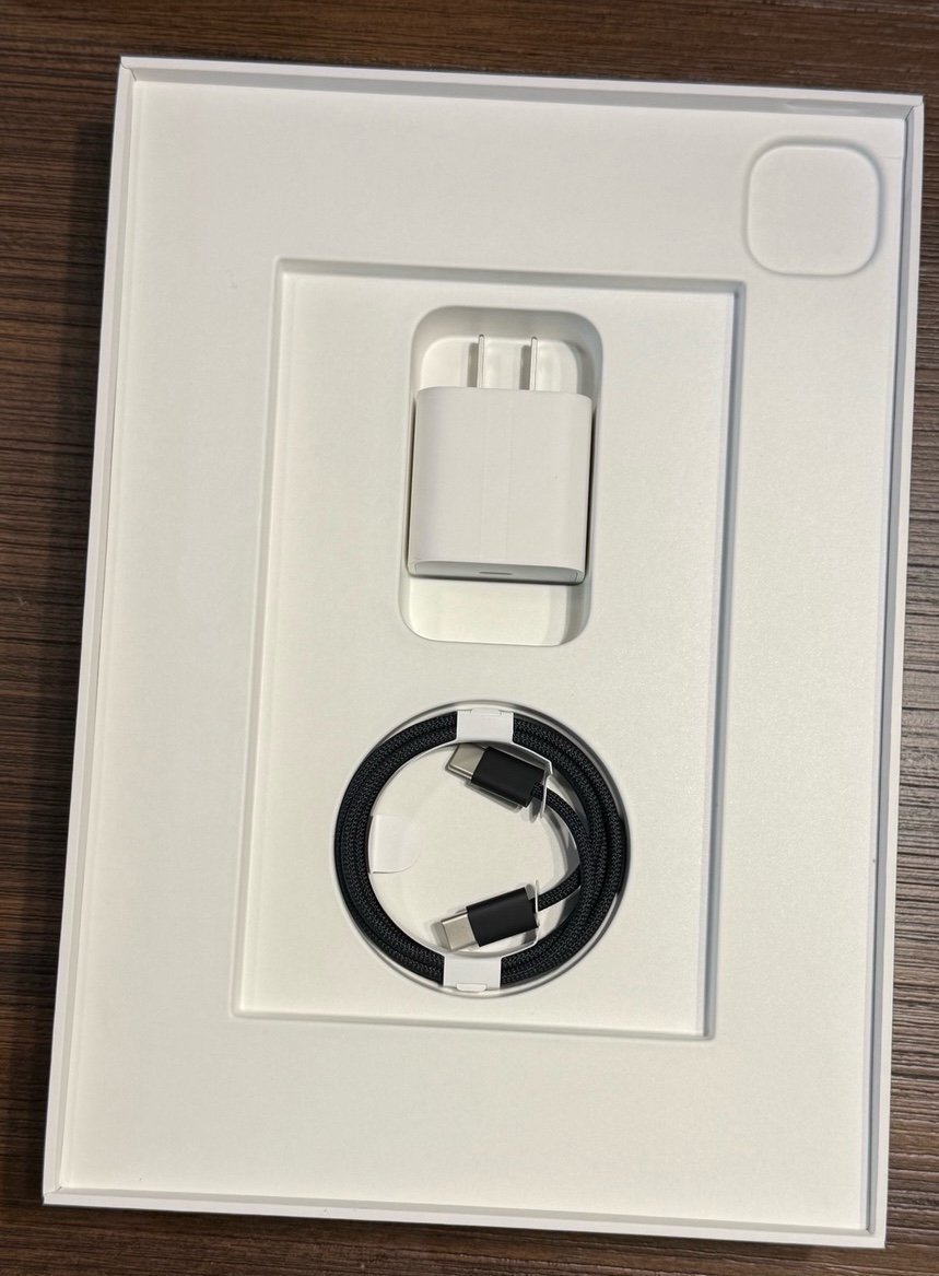 iPad Pro 11 -inch (M4) Wi-Fi + Cellular 256 GB with Standard glass. AT&T Locked 9D57