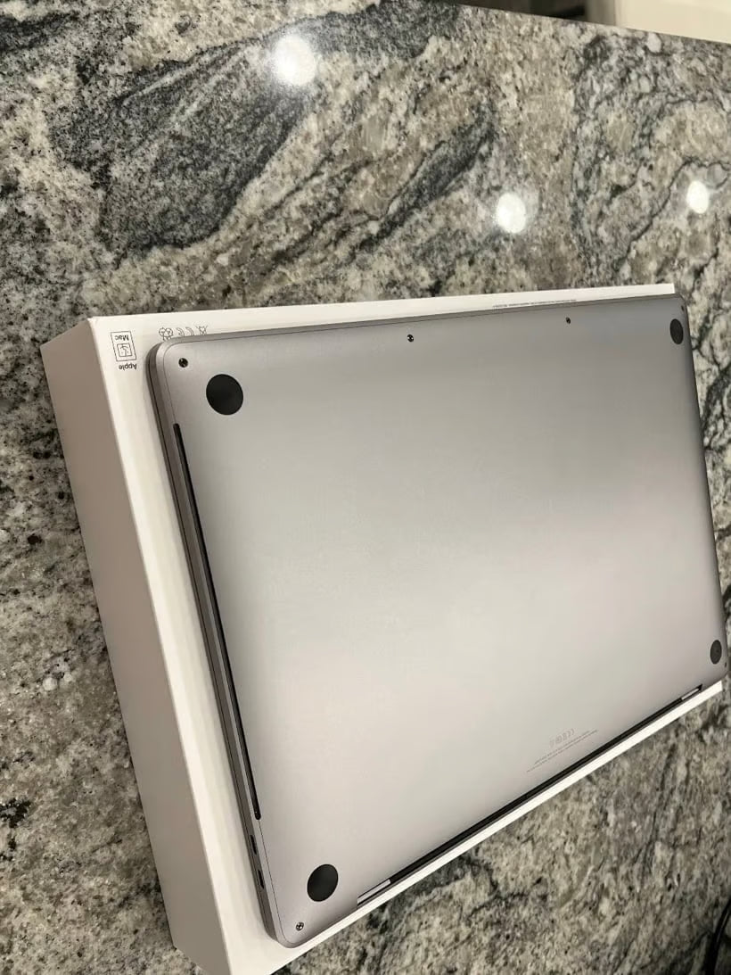 macbook pro 16 inch 6W27