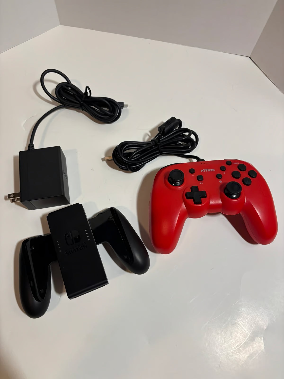 Nintendo Switch OLED HEG-001 Portable/Handheld Gaming Console (BUNDLE) 8T17