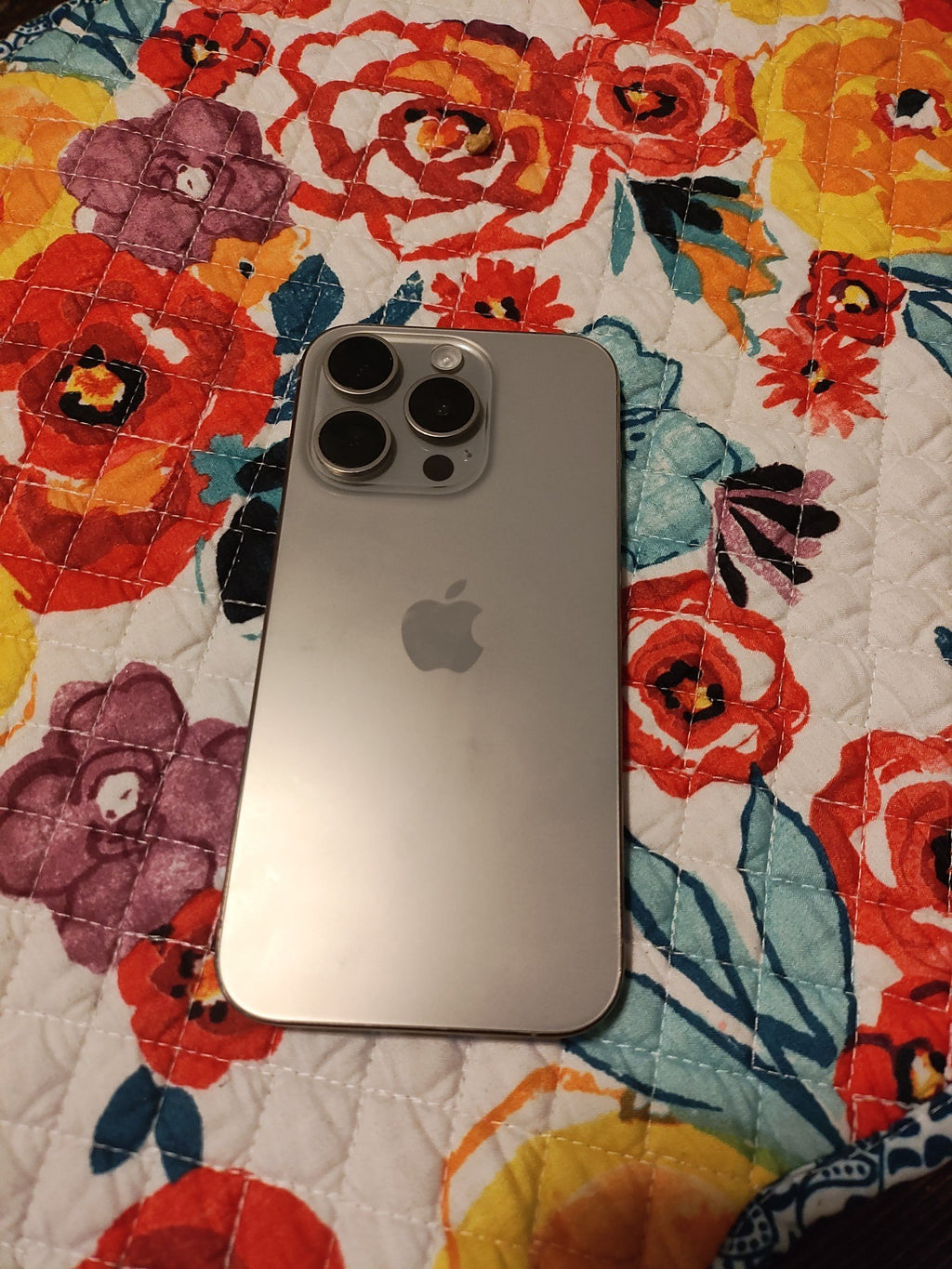 Apple iPhone 15 pro 9J55