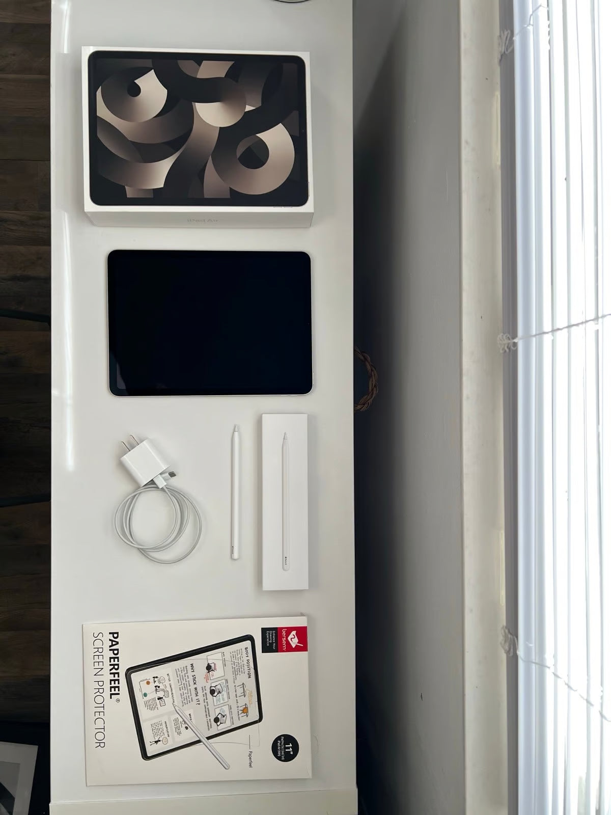 Apple iPad Air 5th Generation 64 GB in Starlight + Apple Pencil 8O99