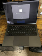 Apple MacBook Pro M3 14鈥?Space Black 18GB RAM 512GB Storage (Barely Used) 1Q58