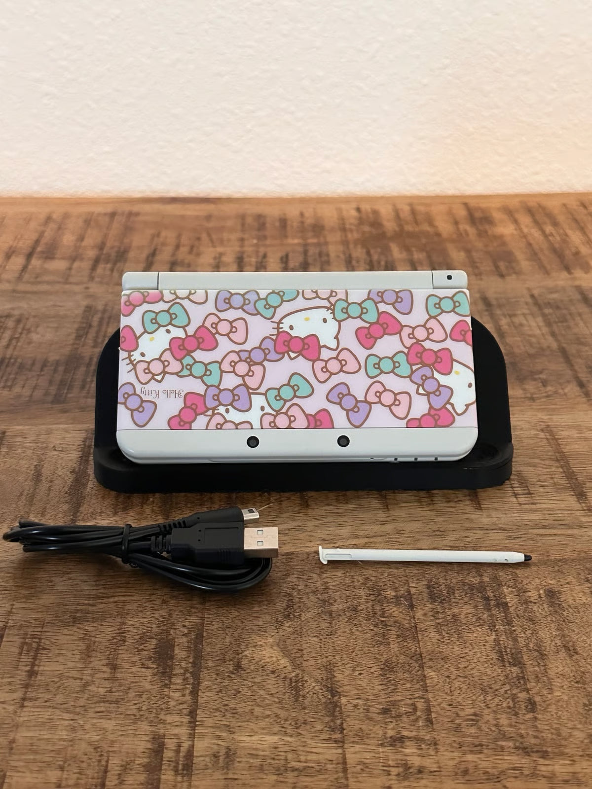 RARE New Nintendo 3DS - Hello Kitty Plate Pack - Comes W/ 128 GB and 3000+ Games