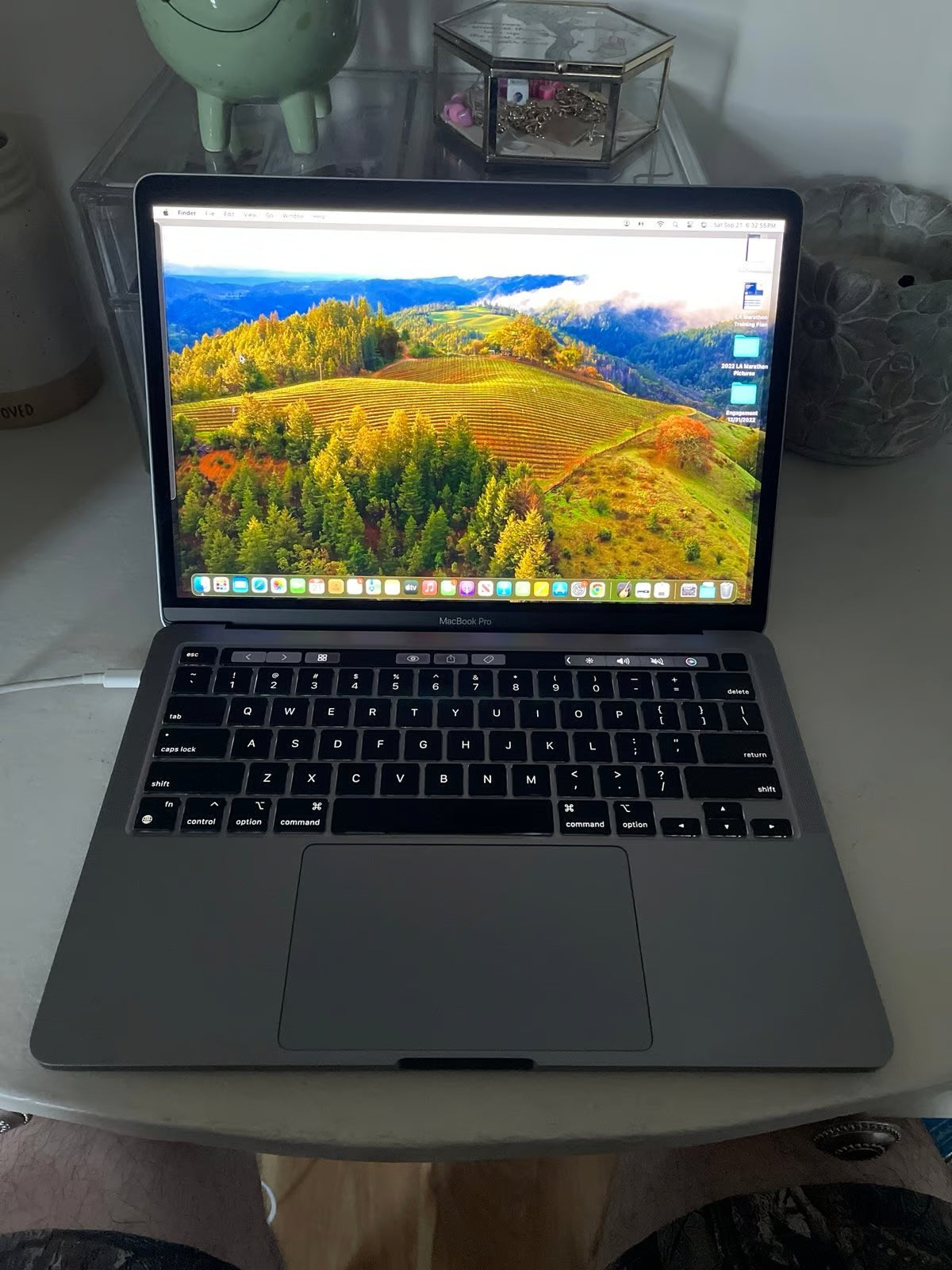 2020 MacBook Pro 13 inch M1 Chip Laptop 8E97