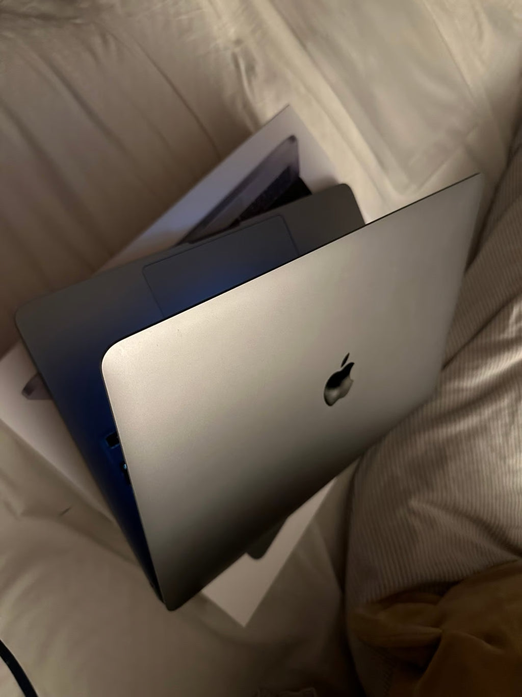 MacBook Pro 8K93
