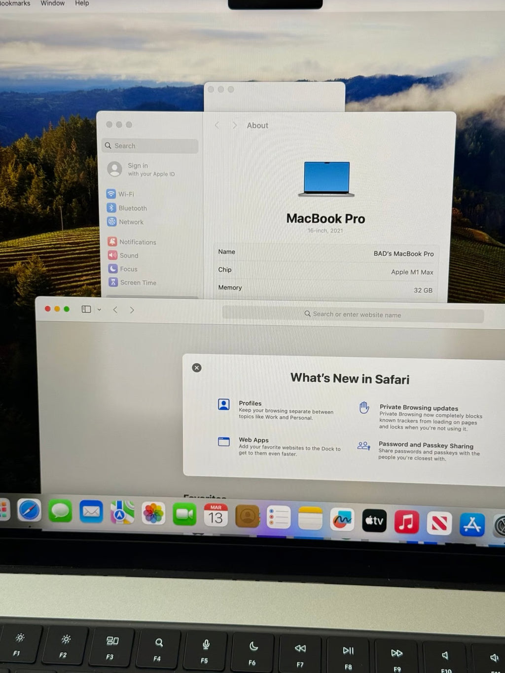 Apple Macbook Pro A2485 16in.  M1 Max 3.2 GHz  1TB SSD 2J95