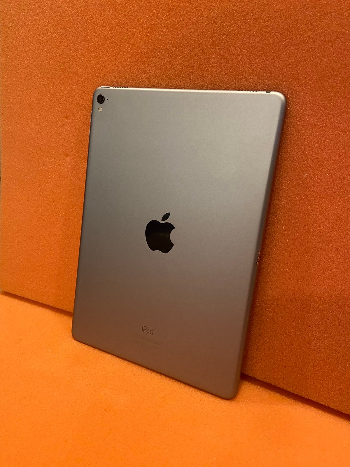 Lot of 2 Apple iPad Pro 1st Gen 9.7�?Tablet - 32GB - Newest iOS 16 - Fast Ship 3H89