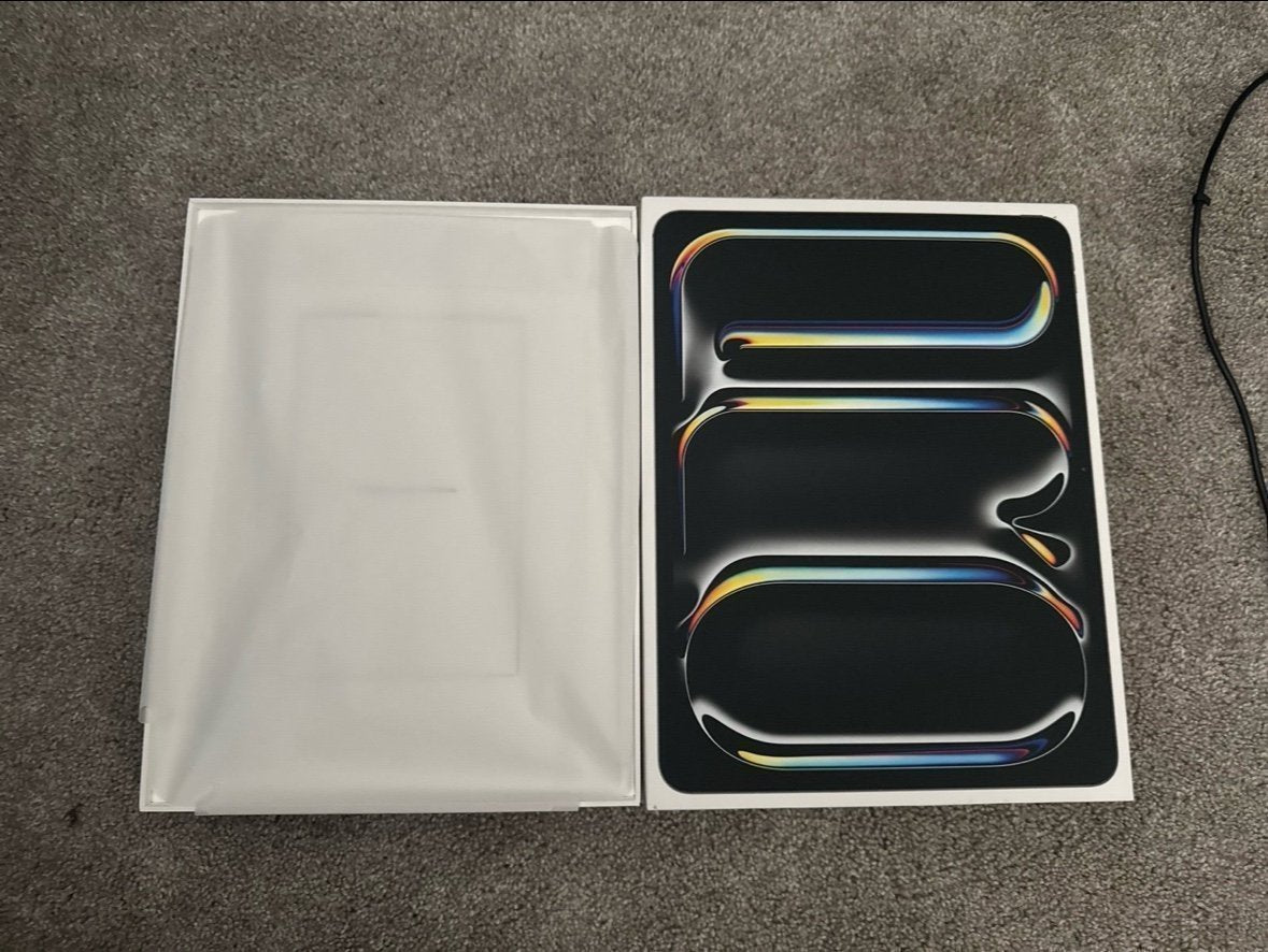 Ipad Pro 13 inch M4(With Apple Intelligence) 9E86