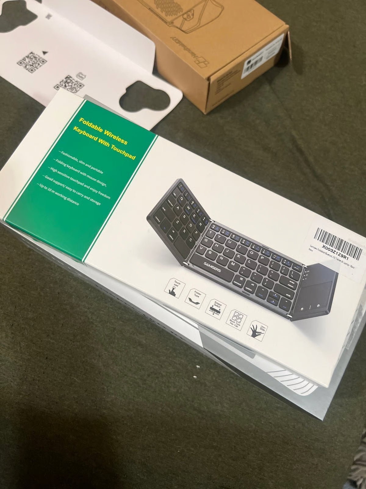 Asus Rog Ally Z1 Extreme with foldable wireless keyboard 2T53