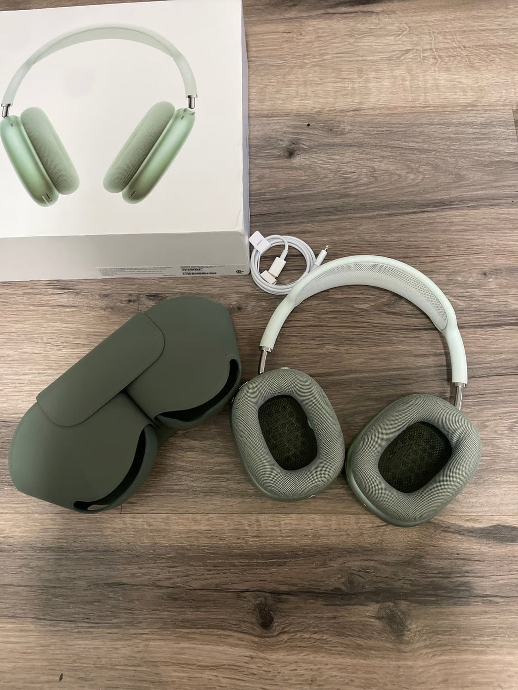 Apple AirPods Max with Smart Case in Green 7R16