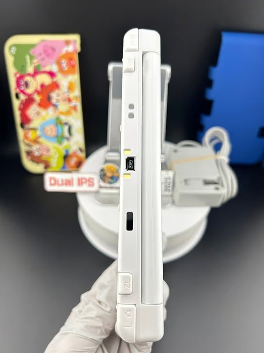 Dual IPS/ New 3DS XL White w 128GB SD Card/Near Mint/ 6770/ US Seller