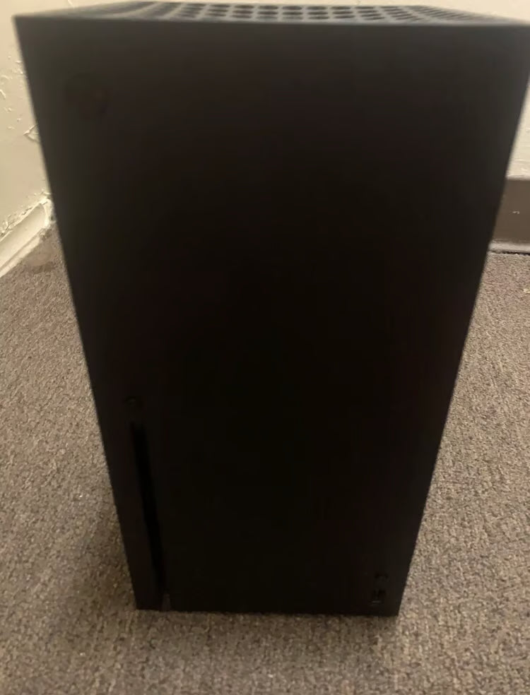 Xbox Series X (1TB) - Excellent Condition 2U13