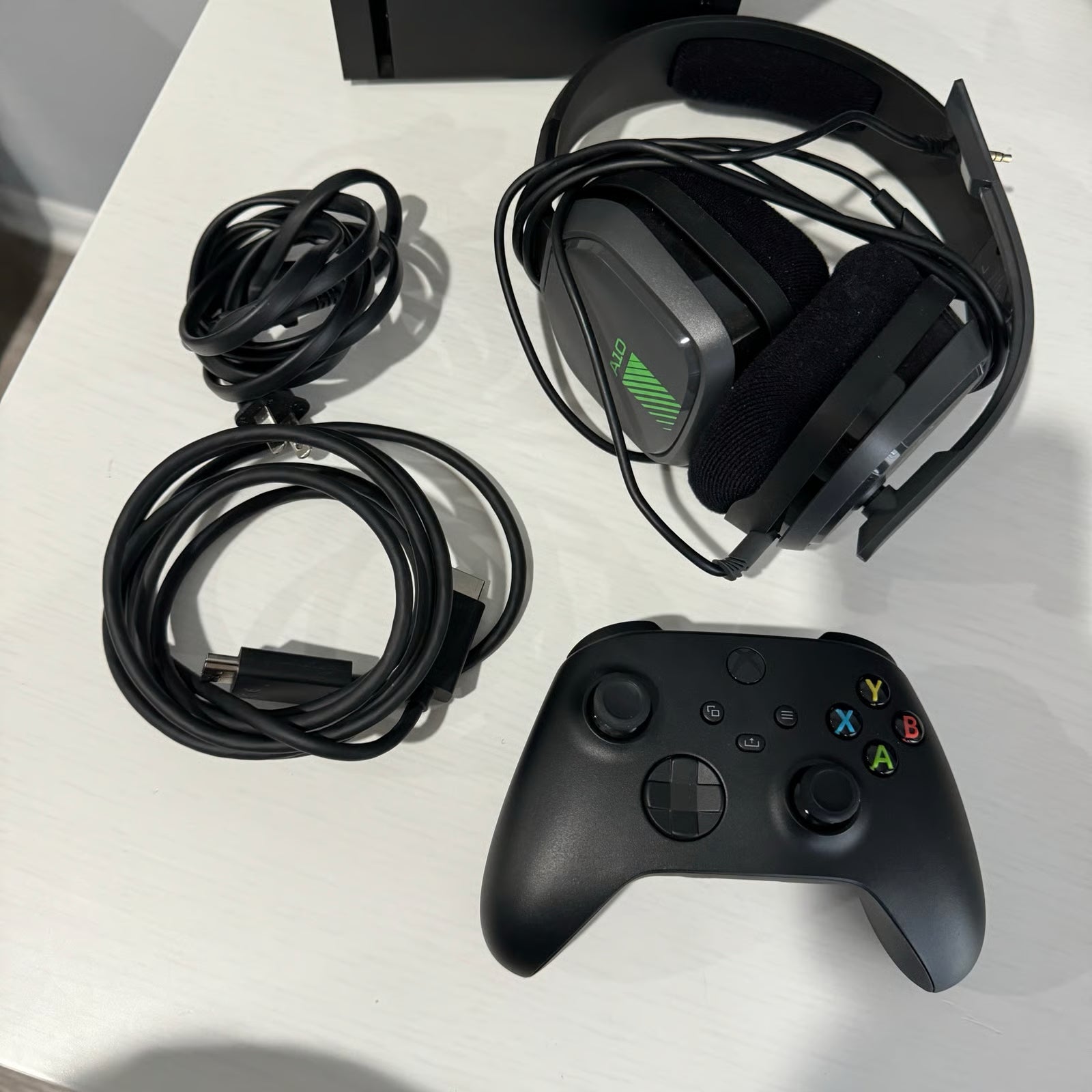 Xbox series X With Control & Headset 3O66