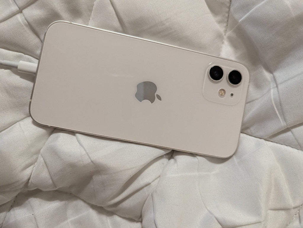 Apple iPhone 12 128 GB in White 8Y76