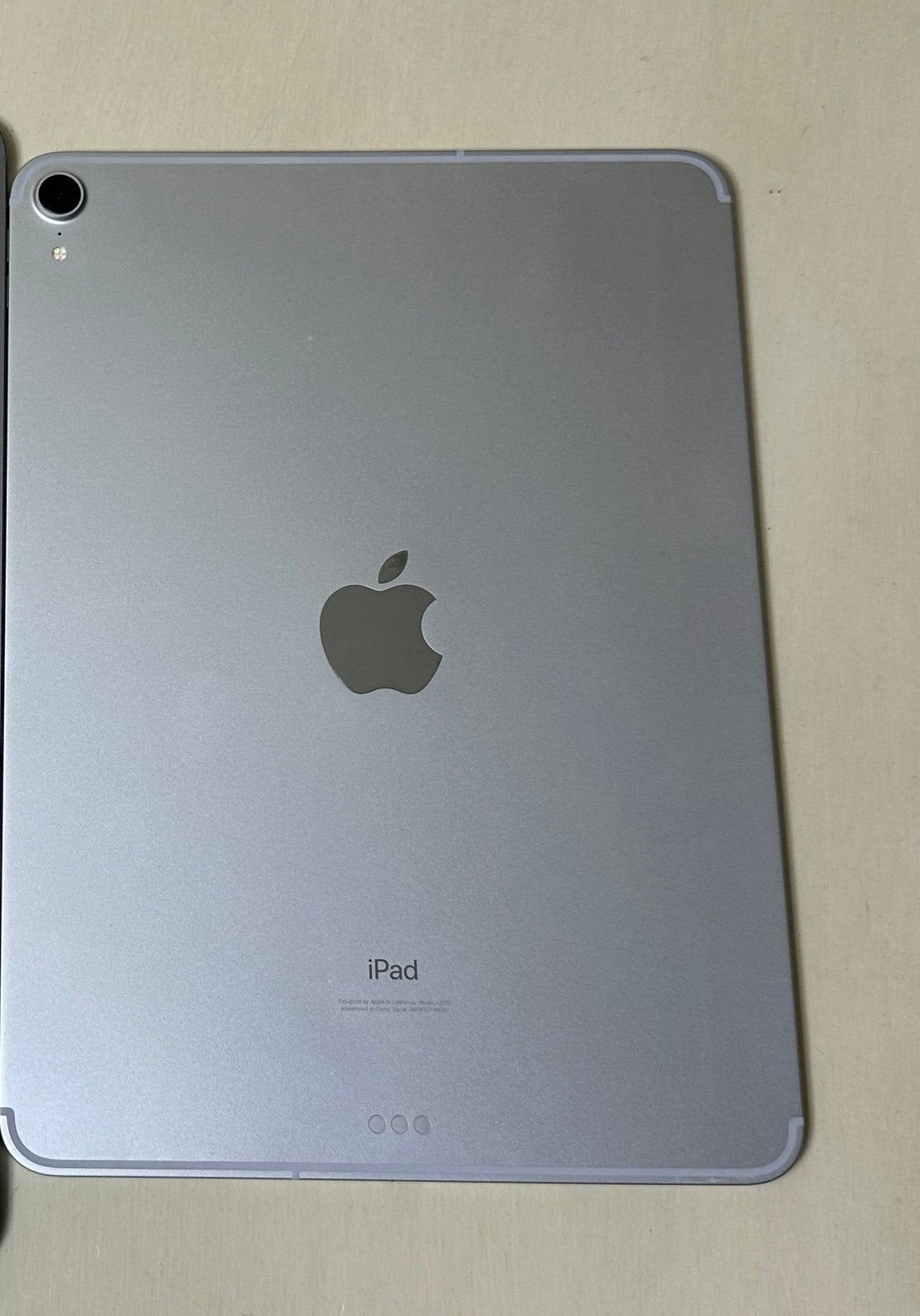 Apple Ipad Pro 11 inch 1st Gen 1TB Wifi + Cellular Silver 5W28