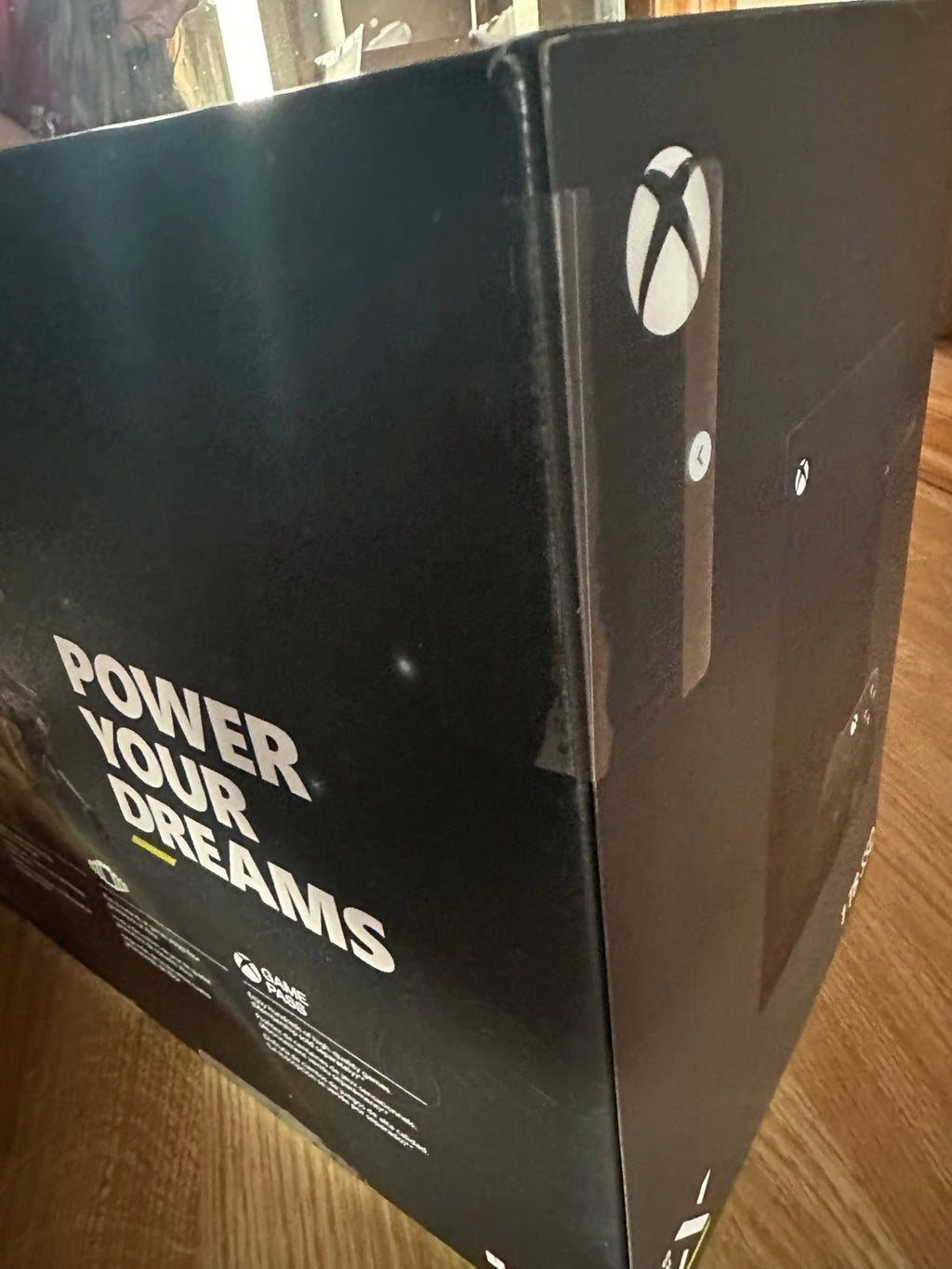 Never opened Xbox Series X w/headset 8Q39