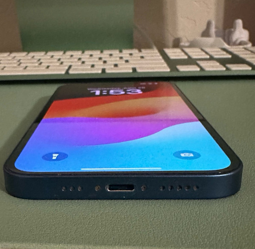 Apple IPhone 13 鈥?256 gb 9E31