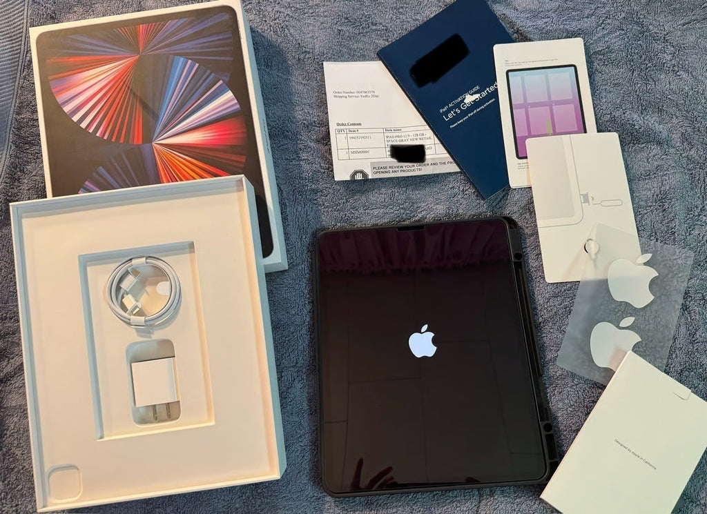 Apple iPad Pro 12.9�?5th Gen 128 GB Gray WiFi 5G NEW Keyboard Case NEW Pencil 8K69