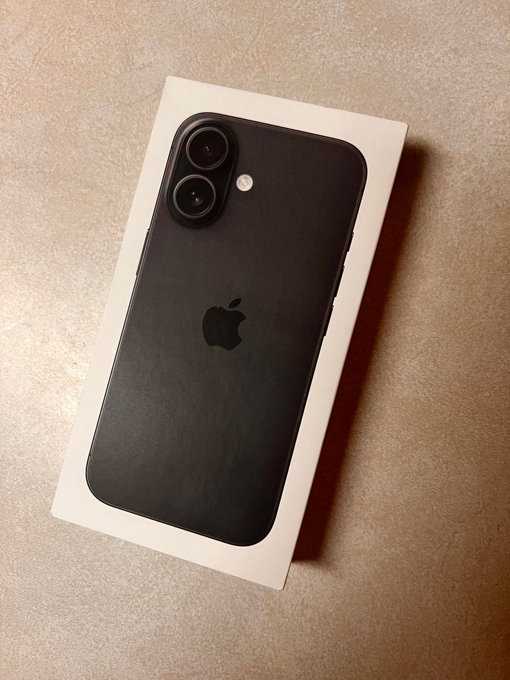 iPhone 16 NEW IN BOX 1L98