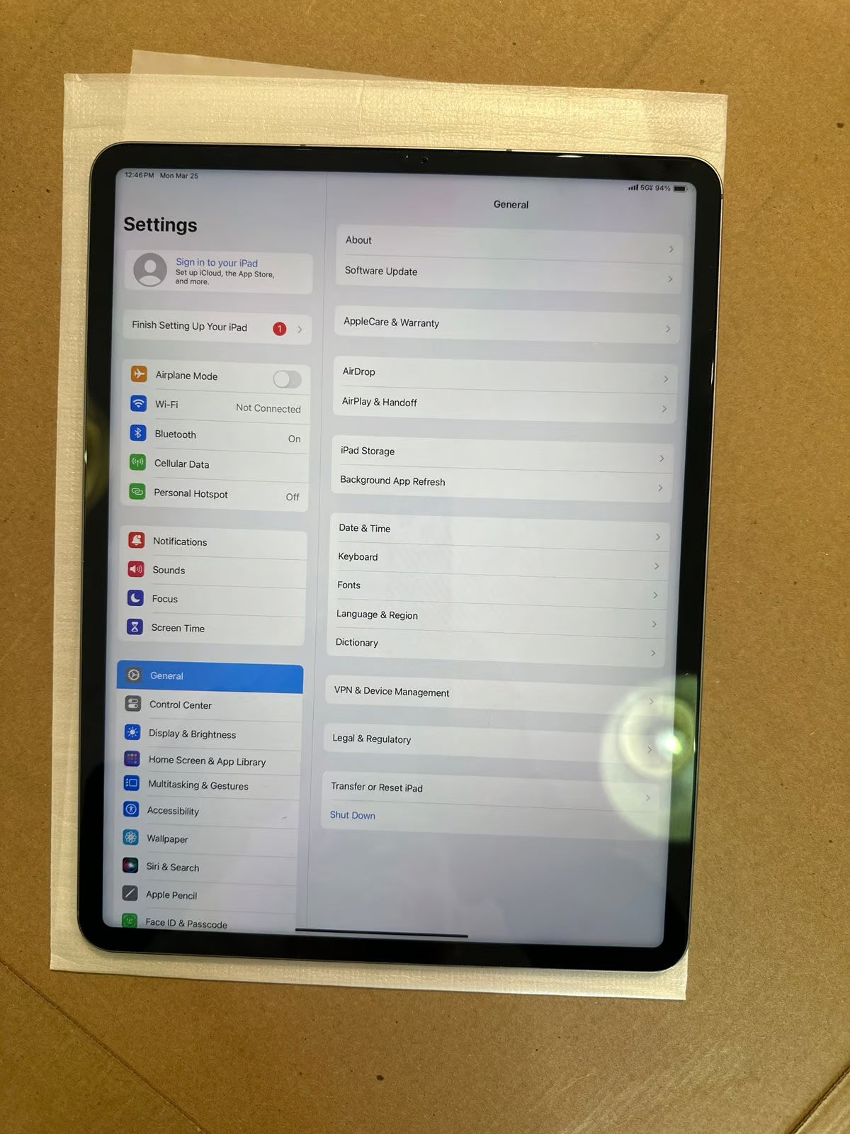 Apple iPad Pro 6th Generation (12.9-inch) 1 TB unlocked 2K35