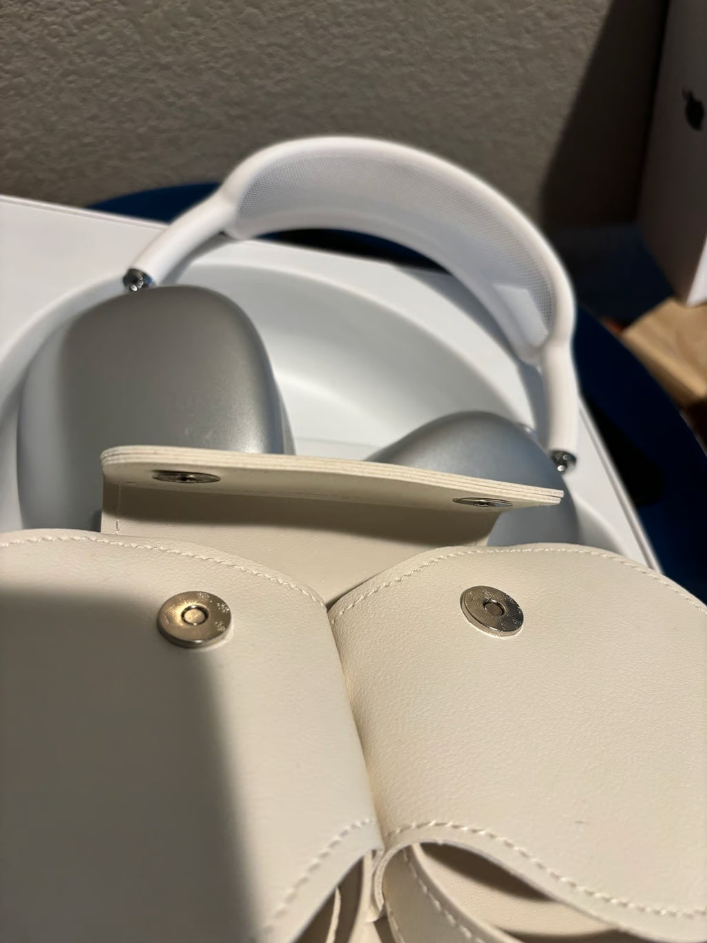 Apple airpod max headphones 7Y36