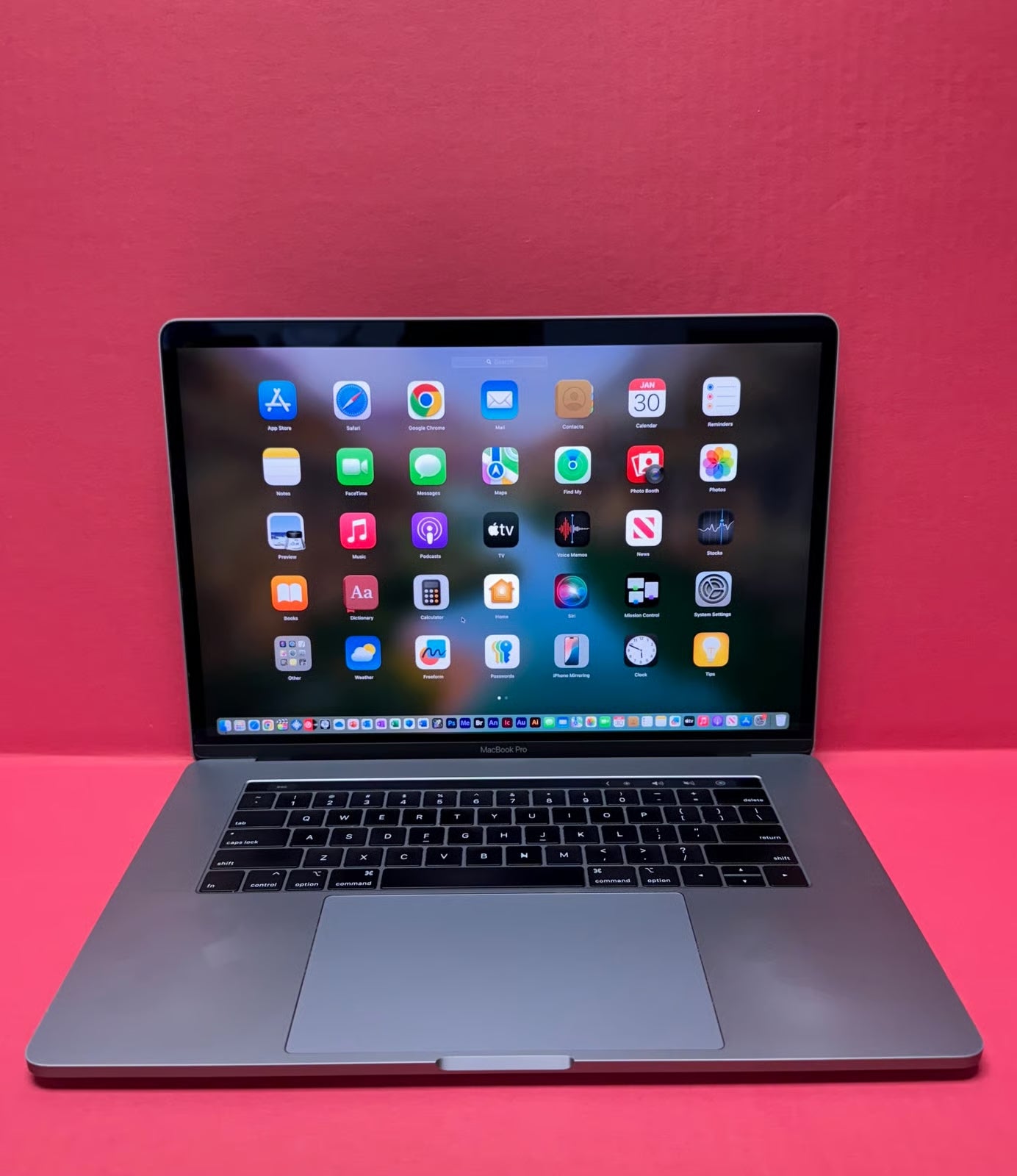 Apple MacBook Pro 15鈥?Retina Touch Bar 2.6GHz i7 6 Core 2019 16GB RAM 512GB SSD 3Y55