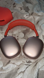 AirPods Max red 9L36