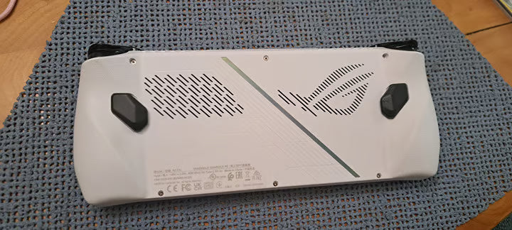 ASUS rog ally z1 extreme w 2tb SSD 6Q79