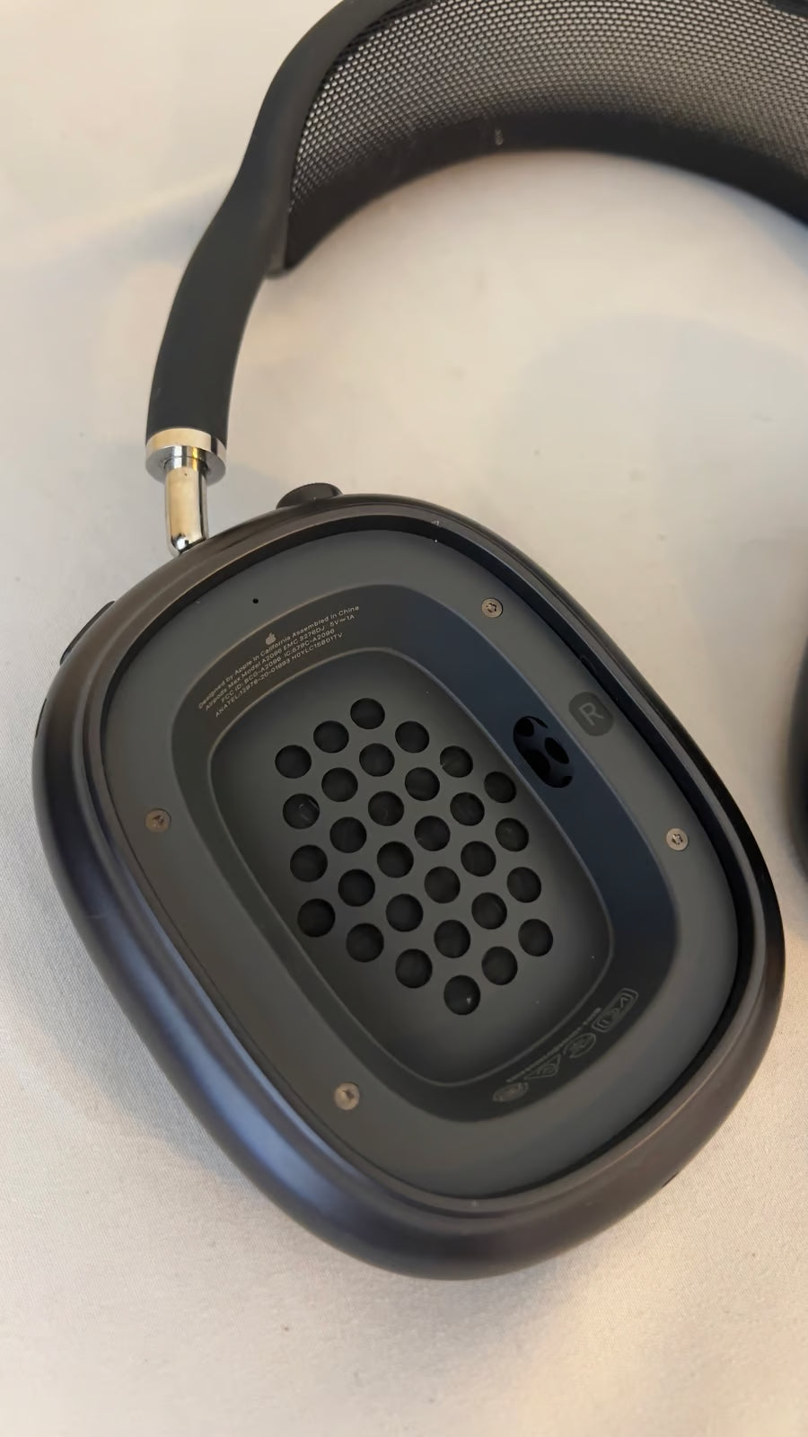 Apple AirPods Pro Max Space Gray with Wireless Charging Case *Refurbished* 3O17