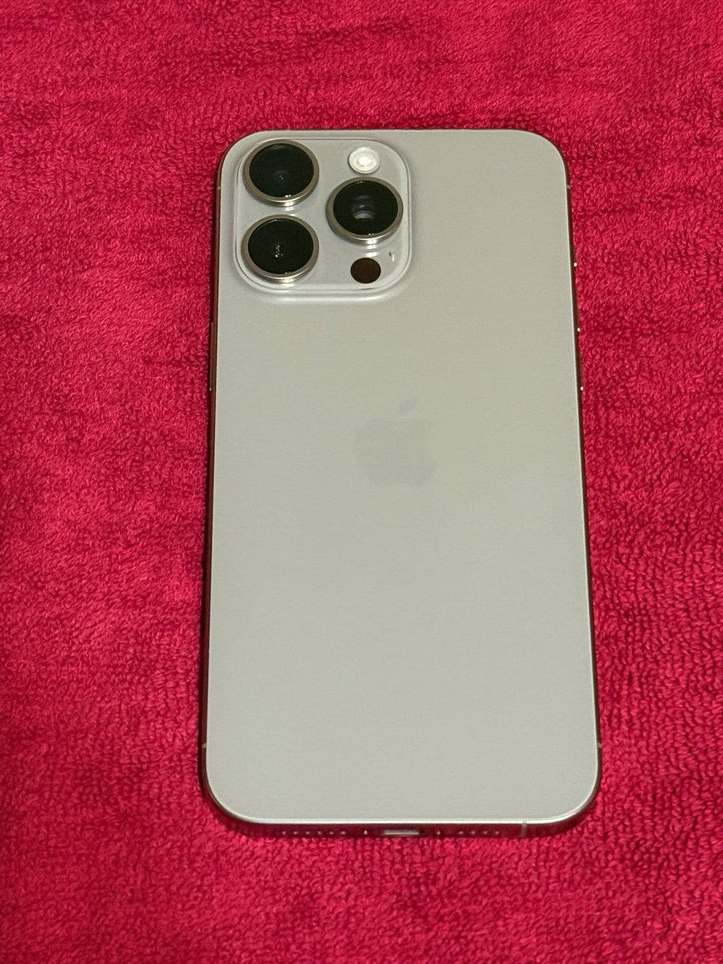 UNLOCKED iPhone 15 pro max 256gb natural titanium 3F59