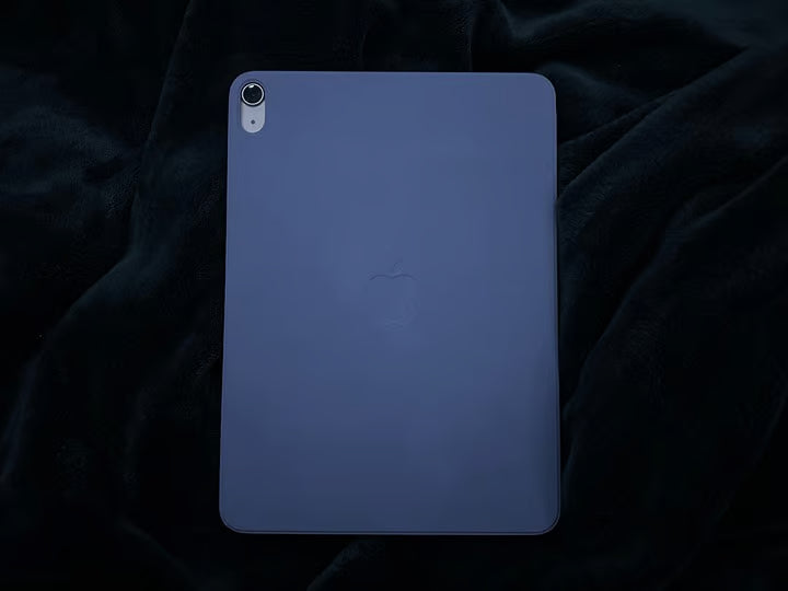 Apple iPad Air 5th Generation 64 GB in Starlight 9X38