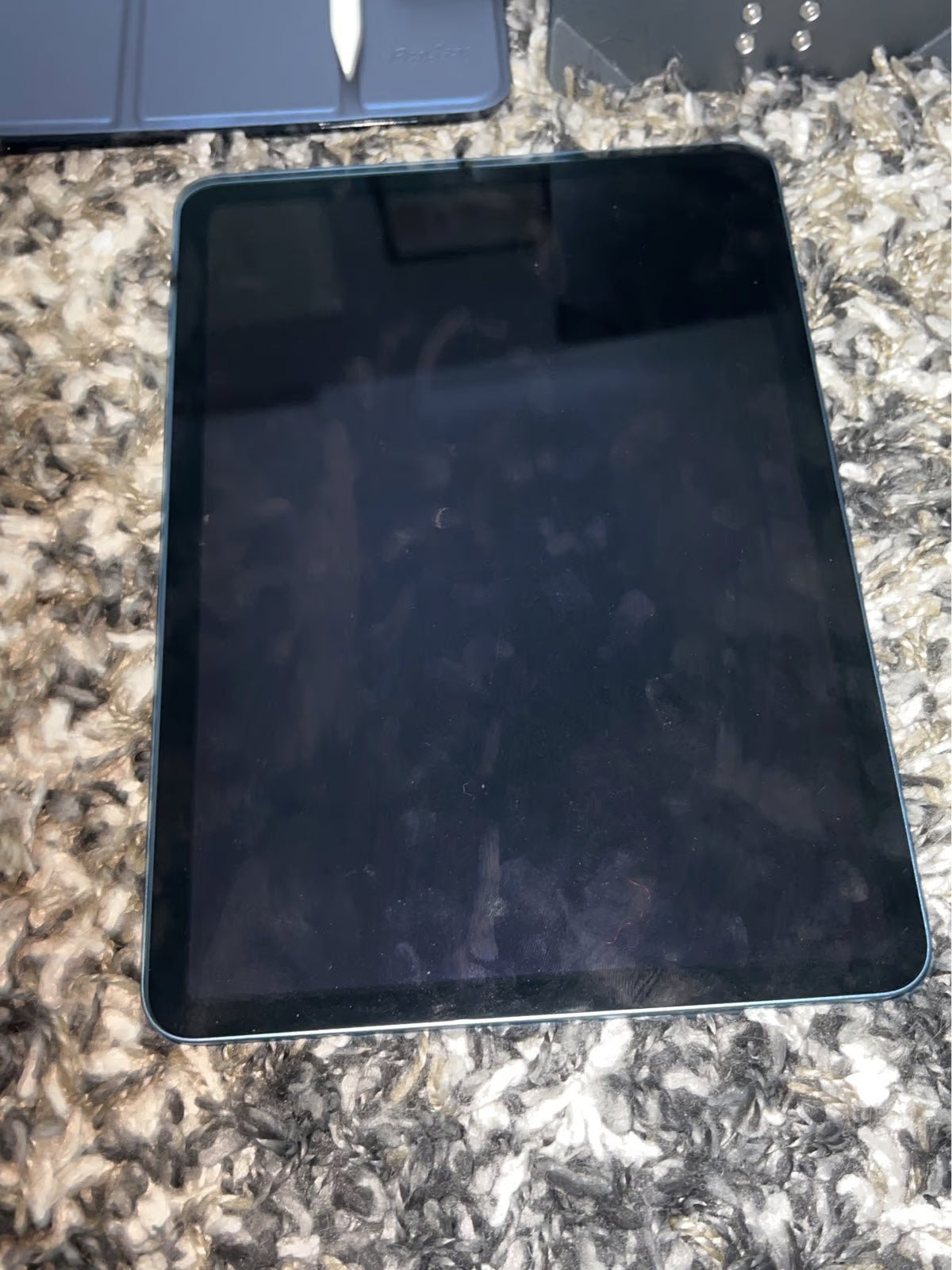 Apple iPad Air 5th Generation 64 GB in Sky Blue w/ Apple Pencil 7M29