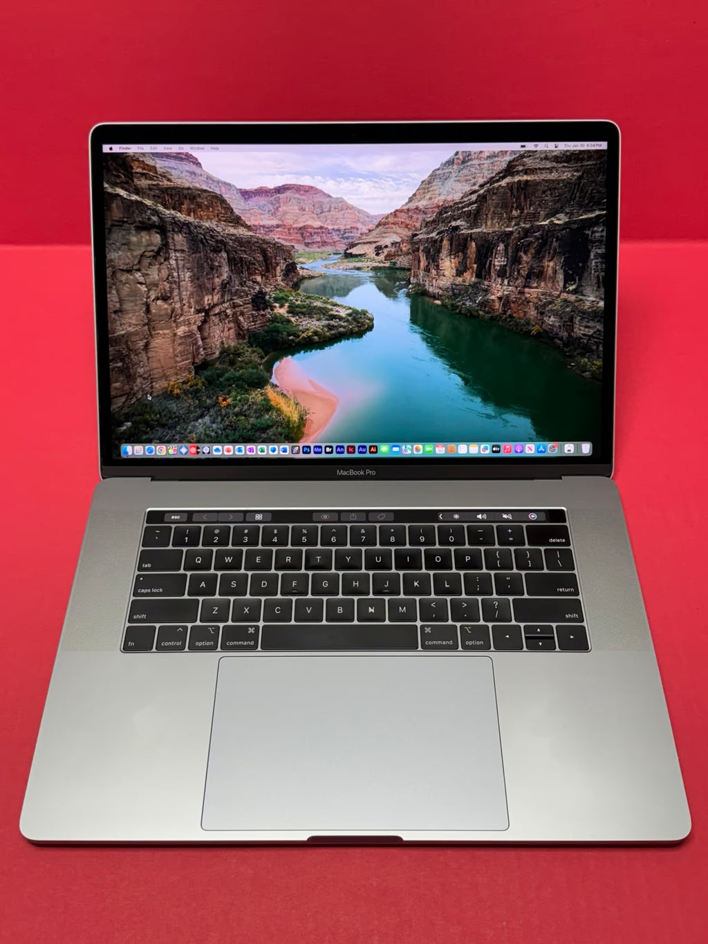Apple MacBook Pro 15鈥?Retina Touch Bar 2.6GHz i7 6 Core 2019 16GB RAM 512GB SSD 3Y55