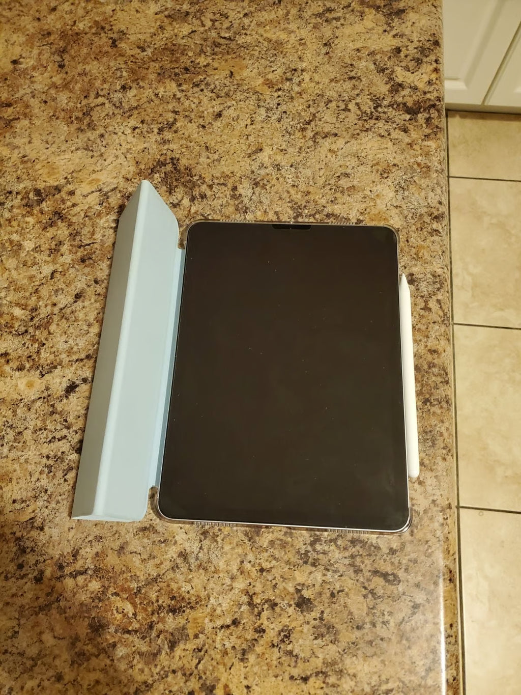 Apple iPad Air 4th Generation 64 GB in Sky Blue 8V53