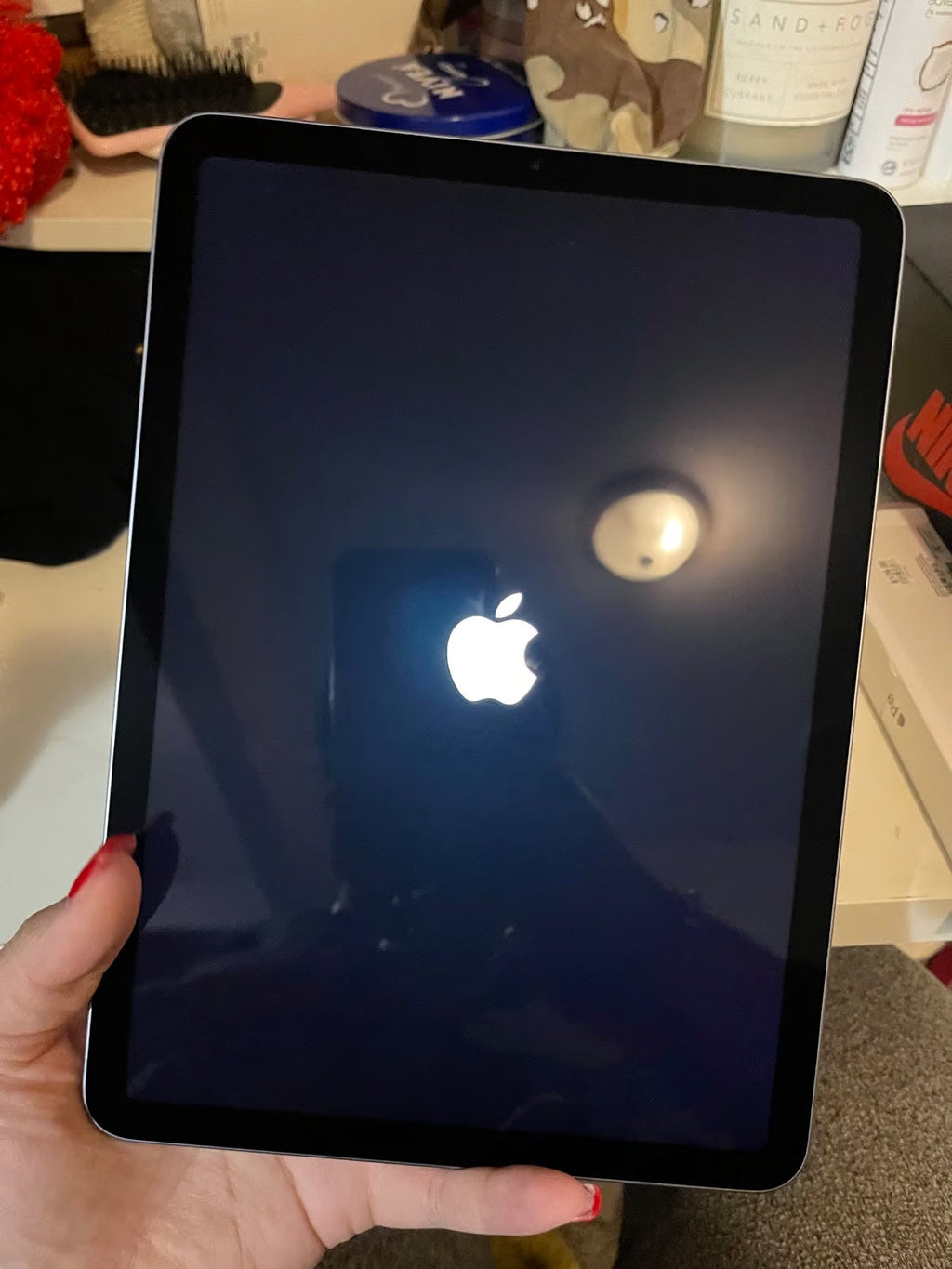 Apple iPad Air 5th Generation 64 GB 9N27