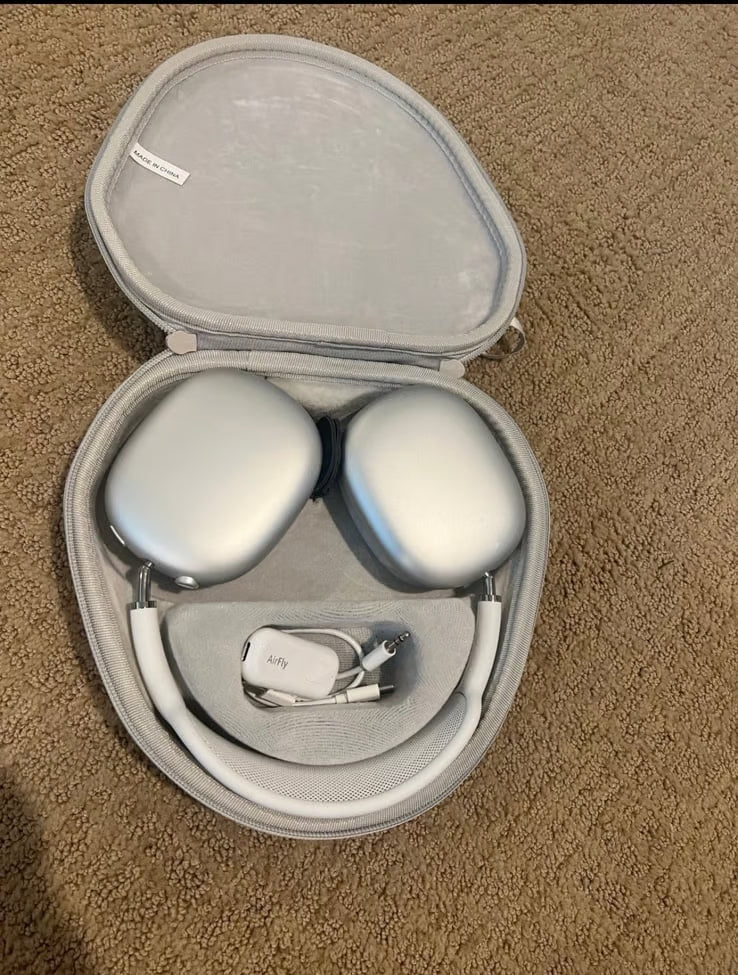 Apple AirPods Max with Smart Case in Silver 9F57
