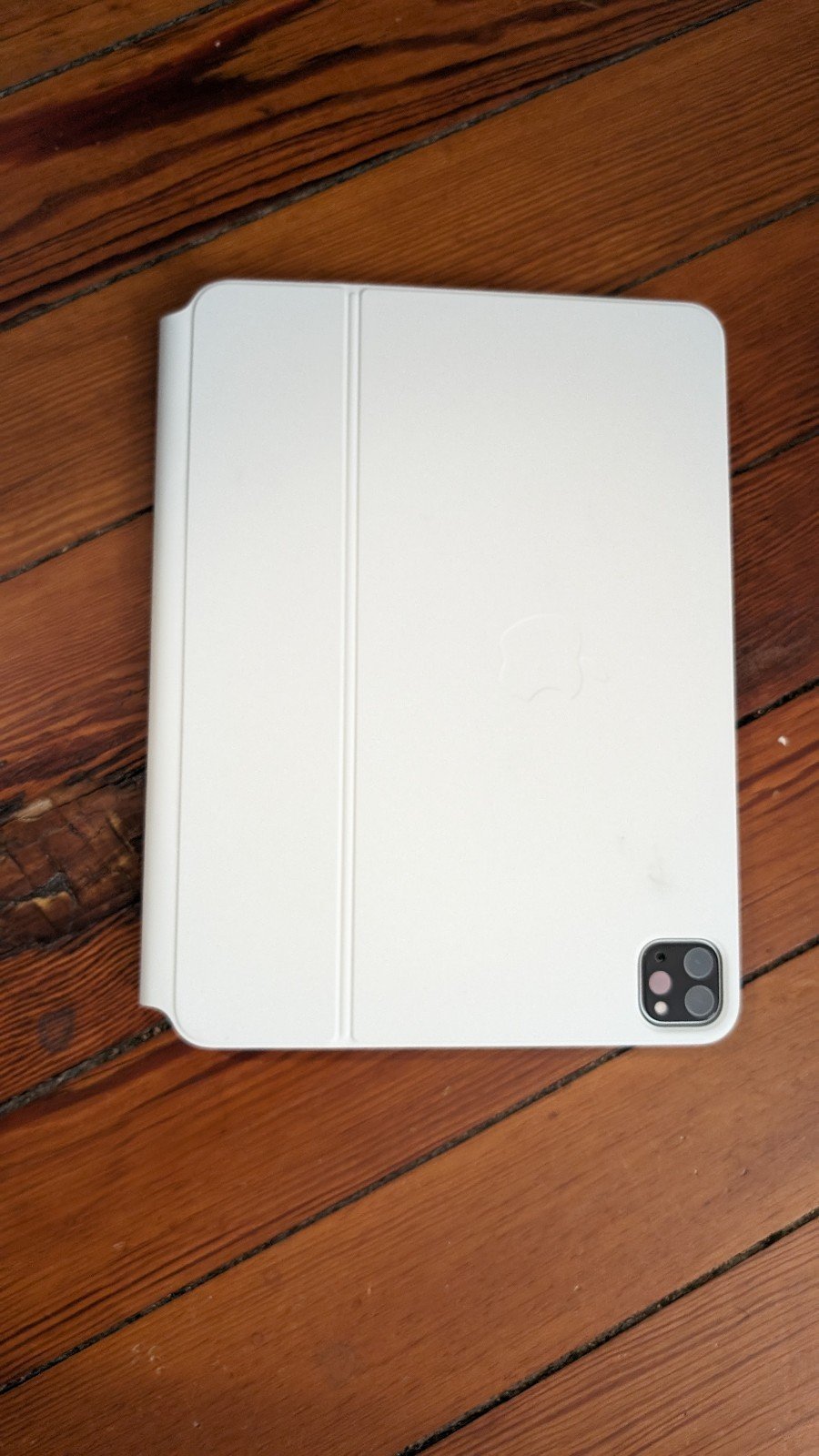 Apple iPad Pro 11-inch with accessories 5P13