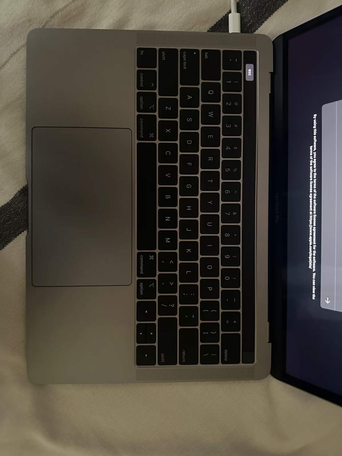 Apple Macbook Pro A1989 13in. Core i5 2.3 GHz  256GB SSD 1W79