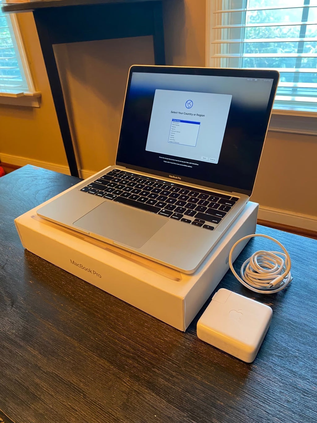 MacBook Pro with Touch Bar M1 2020 | 256gb SSD(Fast) 1M38