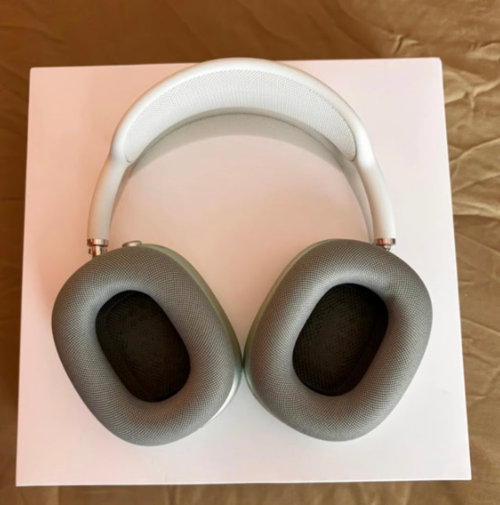 Apple AirPods Max with Smart Case in Green 6Y12