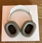 Apple AirPods Max with Smart Case in Green 6Y12