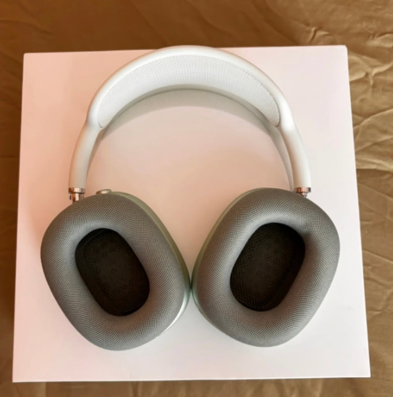 Apple AirPods Max with Smart Case in Green 6Y12