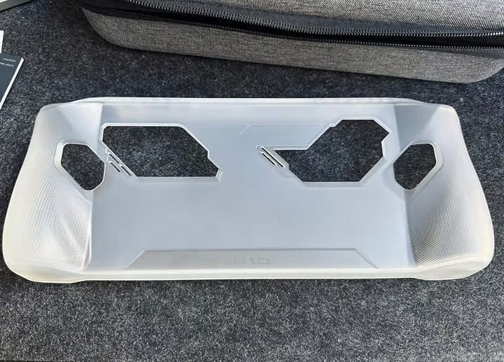 ASUS ROG Ally Z1 Extreme 512GB- Barely Used Mint condition 2O19