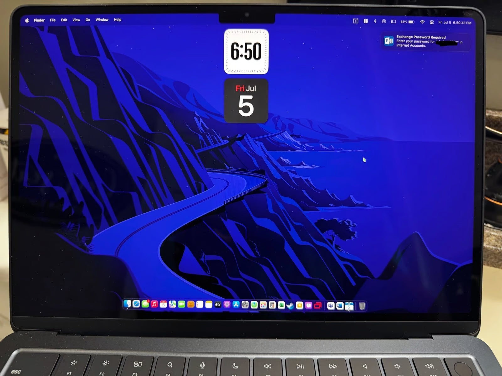 MacBook Air M2 13鈥?7R32