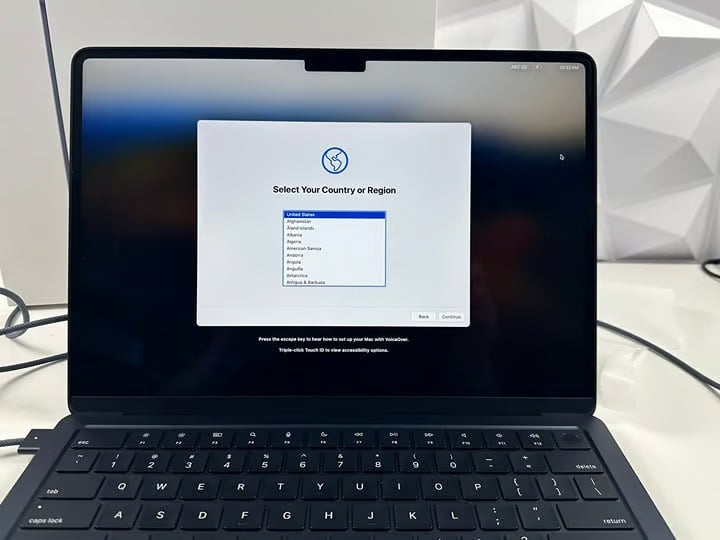 Apple Macbook Air 13.6"" M3 (2024) 8GB RAM 256GB Storage - Midnight (MRXV3L) 7M28