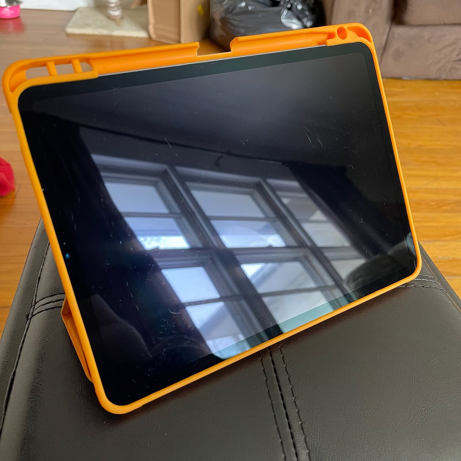 iPad Pro 11�?64gb wifi/cellular w/case 2C29