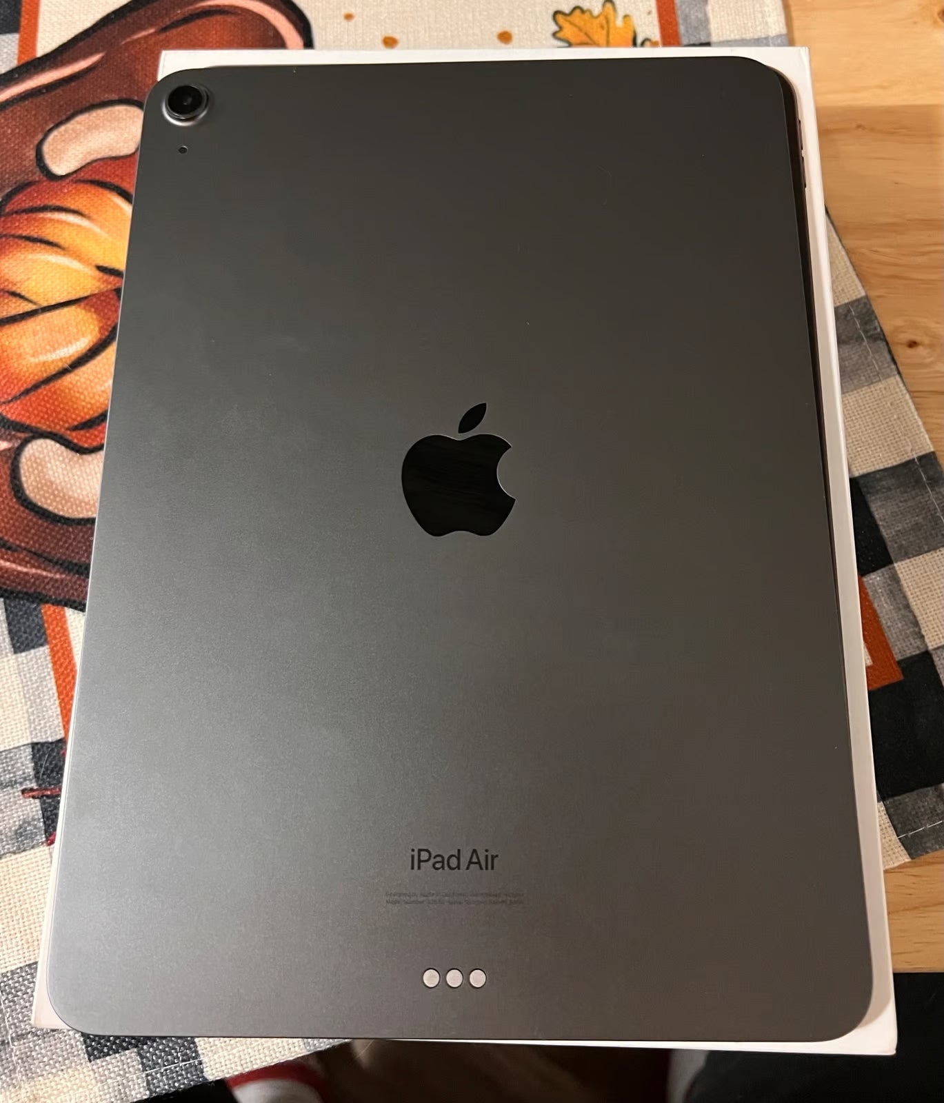 iPad Air 5th Generation 64gb (wi-fi) Space Gray W/ Original Box 1G35