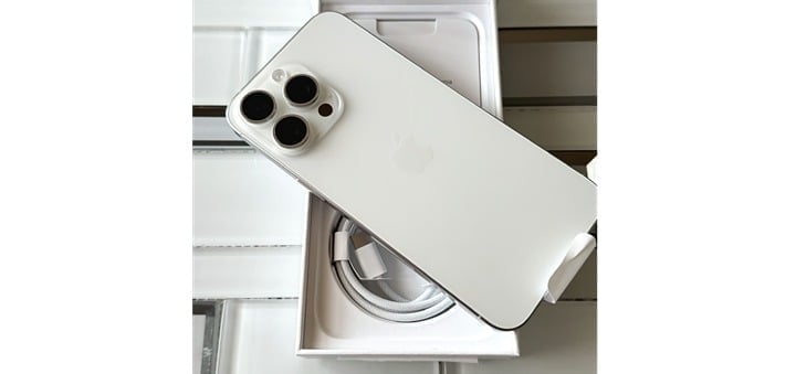 Apple iPhone 15 Pro Max 256GB White Titanium T-Mobile 6V23