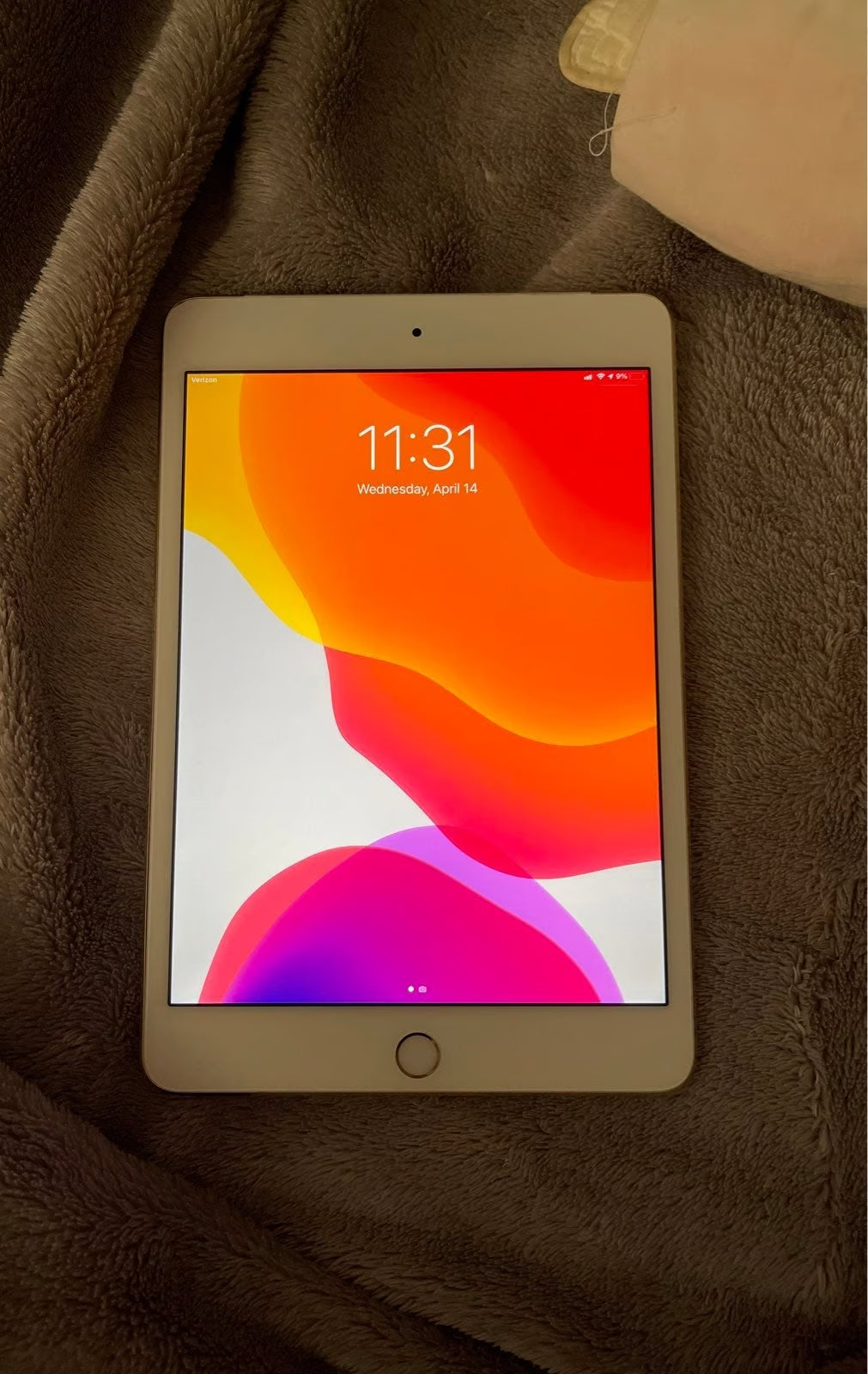 Ipad mini 4. Wifi + cellular 6J15