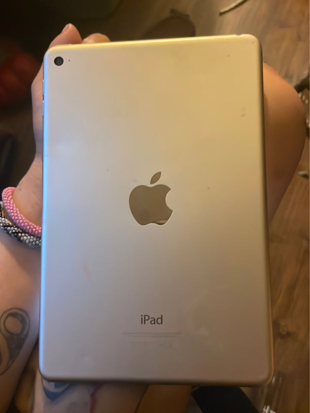 Apple iPad Mini 4th Generation rose gold 6Y13